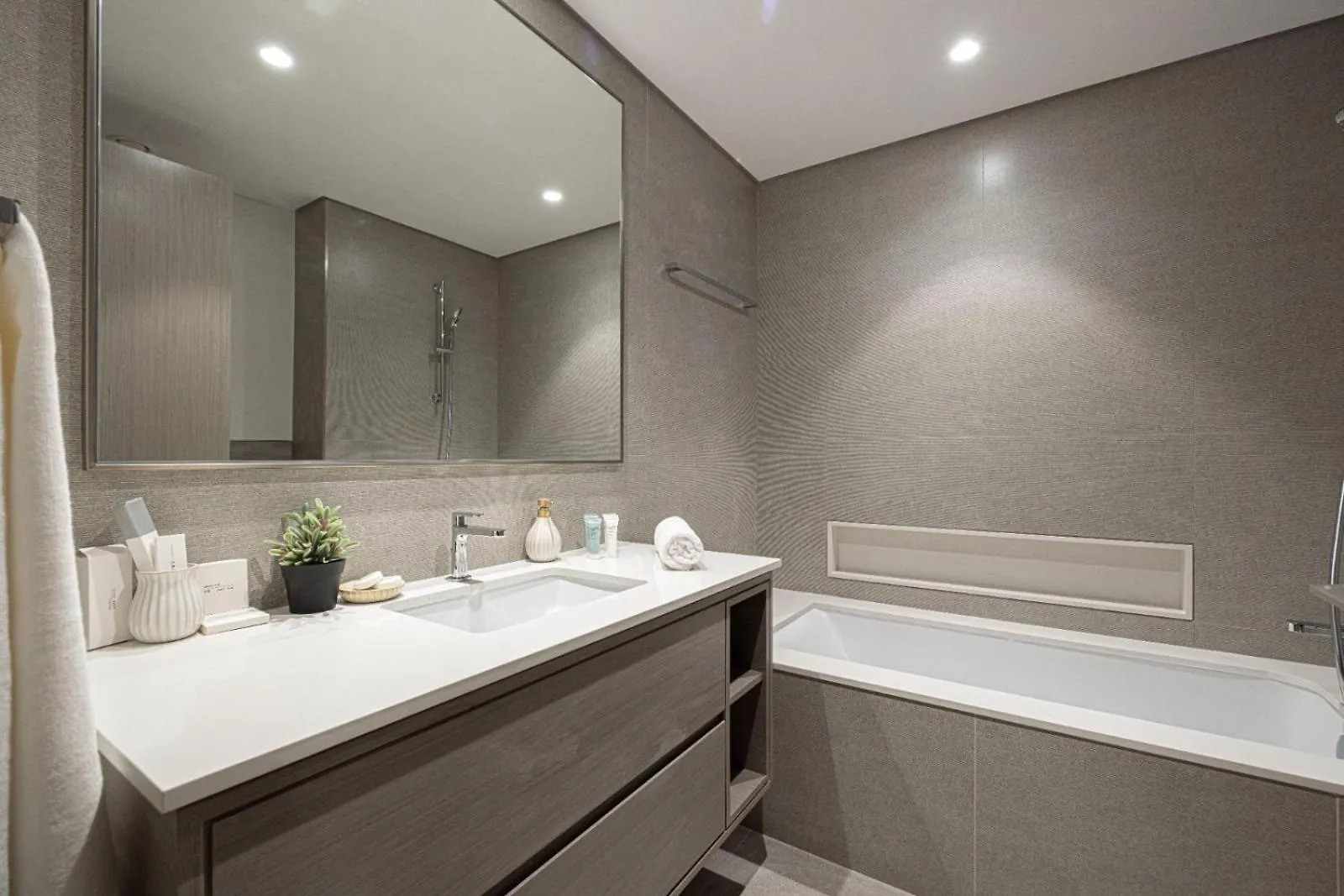 Apartment Luxury Burj And Fountain View 5 Min To Dubai Mall United Arab Emirates
